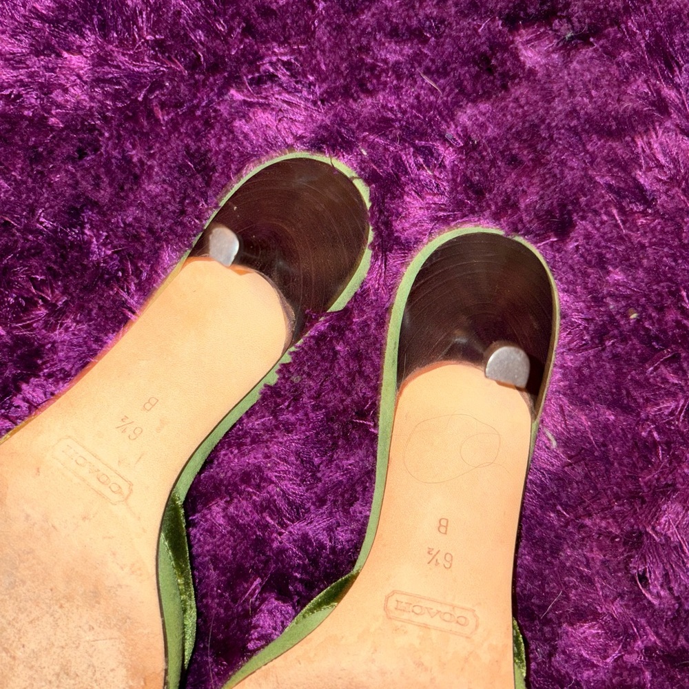 COACH Vintage Olive Green Velvet Bow Kitten Heels - Picture 5 of 5